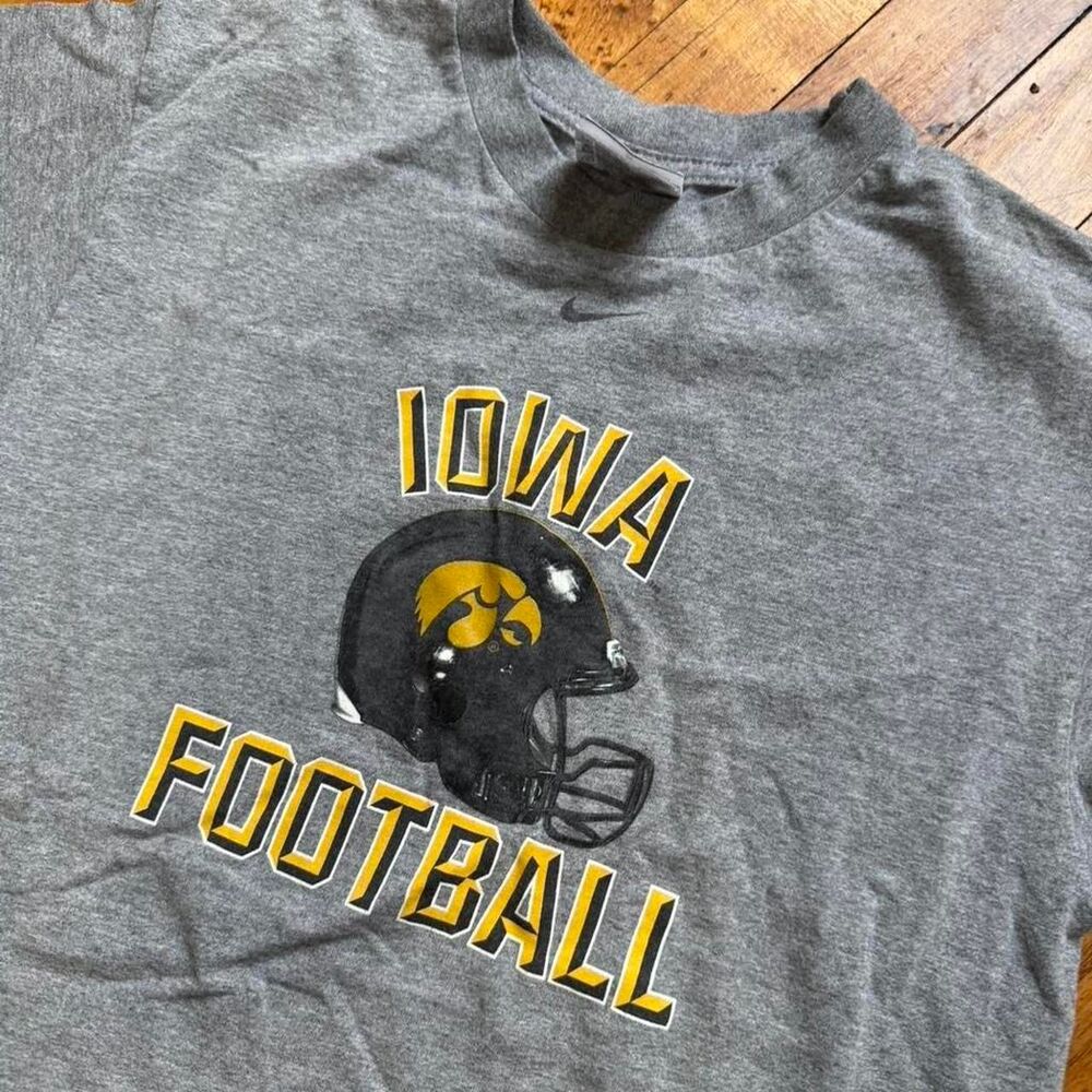 Vintage Nike Iowa Hawkeyes Shirt